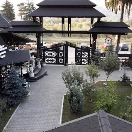 Complex Lions Bucovina Hotel Voronet Exterior photo