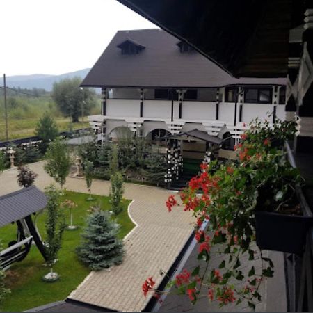 Complex Lions Bucovina Hotel Voronet Exterior photo