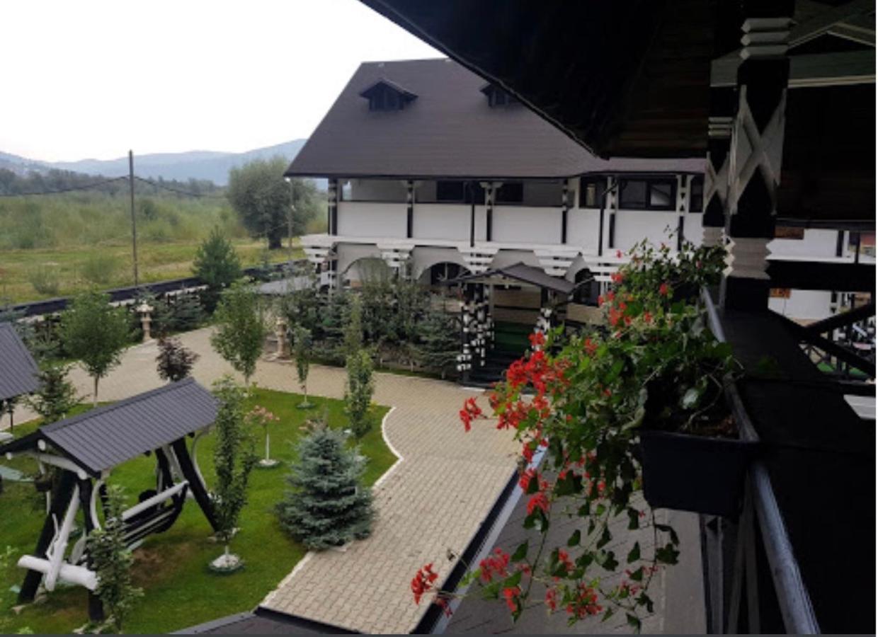 Complex Lions Bucovina Hotel Voronet Exterior photo