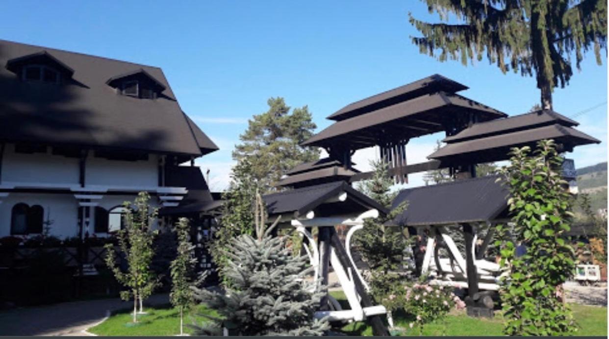 Complex Lions Bucovina Hotel Voronet Exterior photo